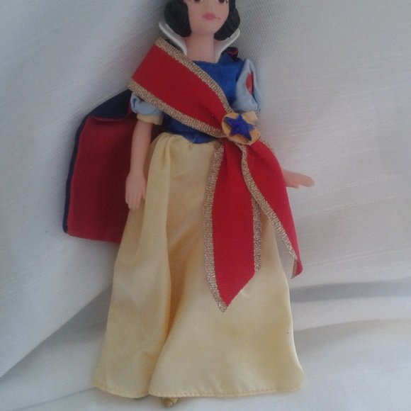 Snow White and the Seven Dwarfs - Picture 6 of 9